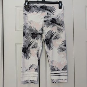 Fabletics cropped pattern workout leggings